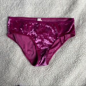 🪲 Victoria’s Secret velvet underwear